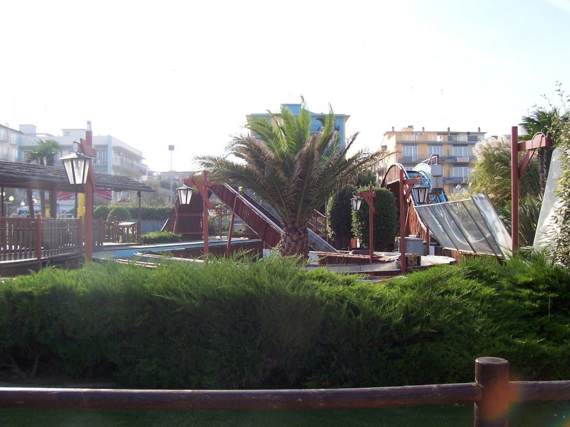 upic114695