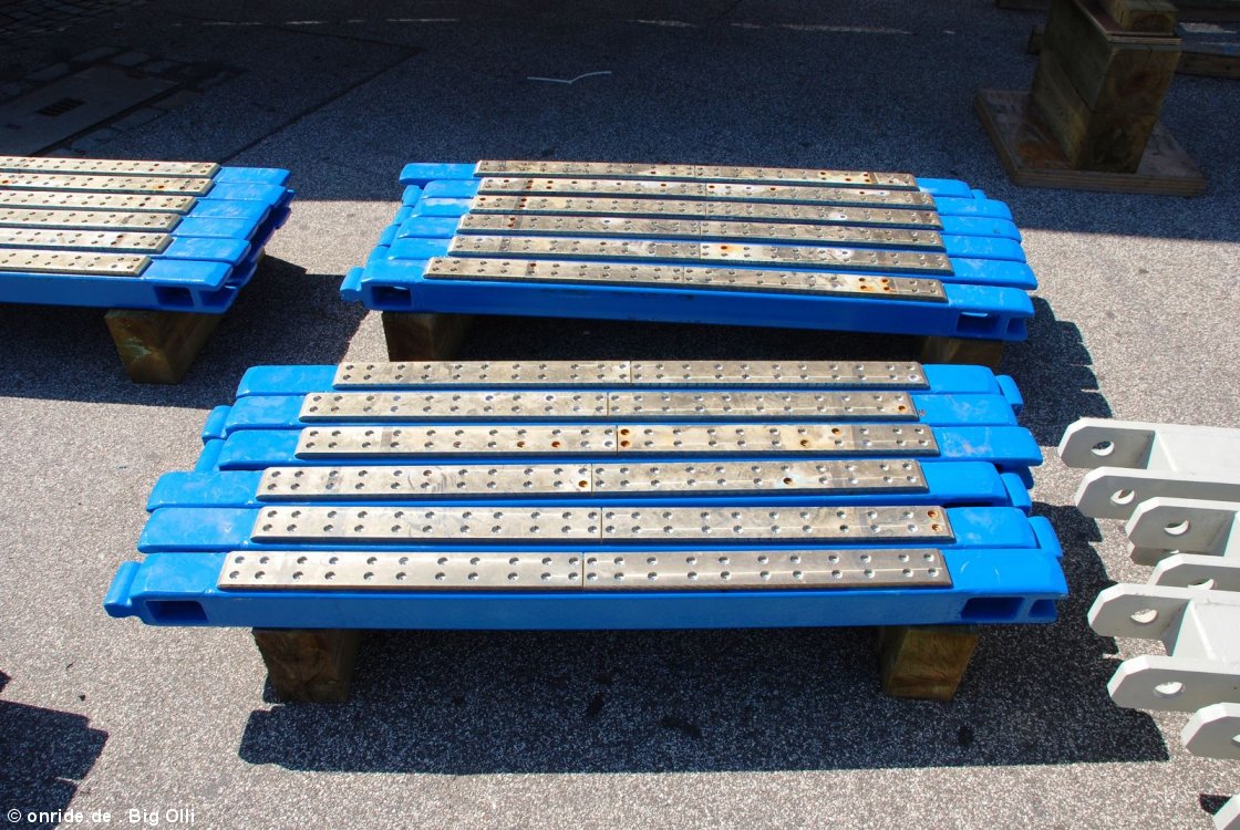 upic311743